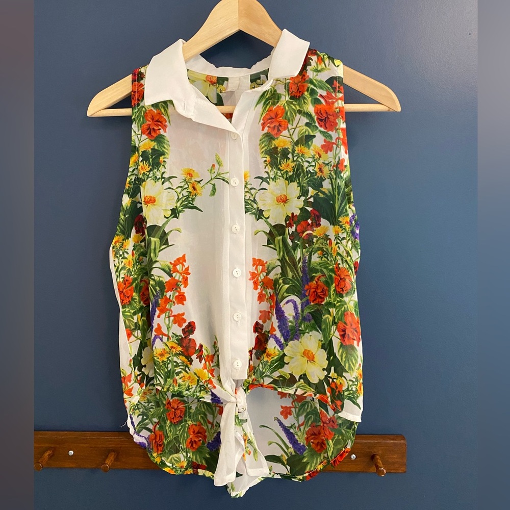 Floral Sleeveless Button-Up Camisole